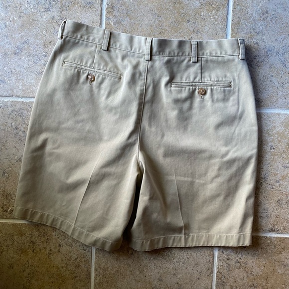 L.L. Bean - Mens (natural fit) khaki shorts, Size: 35 - Picture 2 of 6